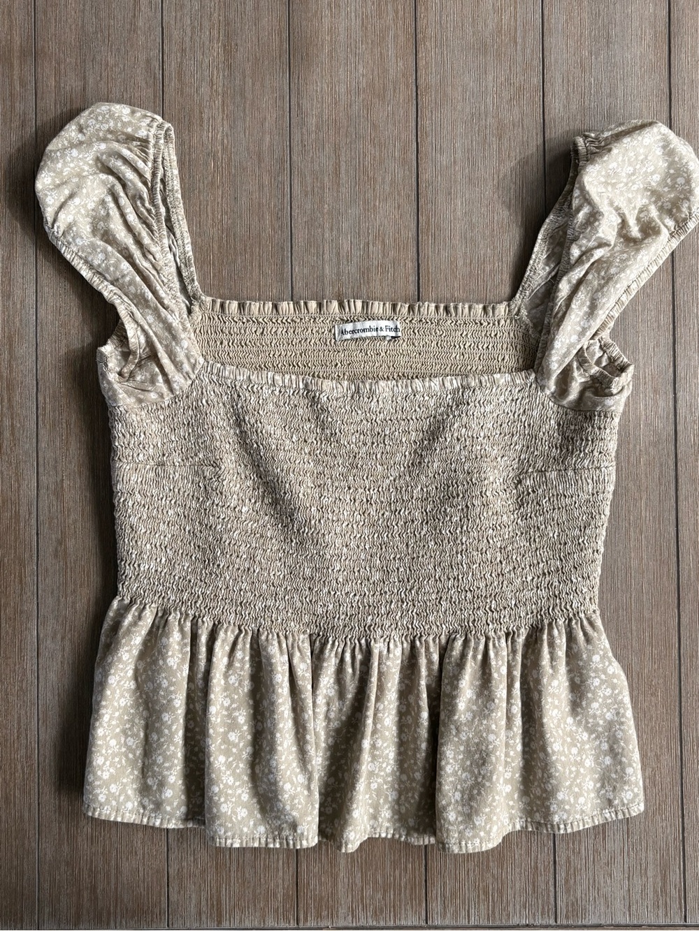 🌻Abercrombie & Fitch Beige Floral Smocked Peplum Top🌻